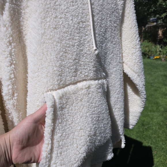 Db Sunday size large sweater - Picture 4 of 10